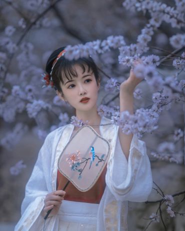 春欲渡，景仍长