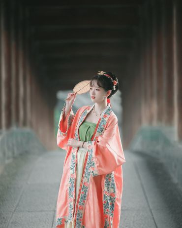 湖畔有佳人