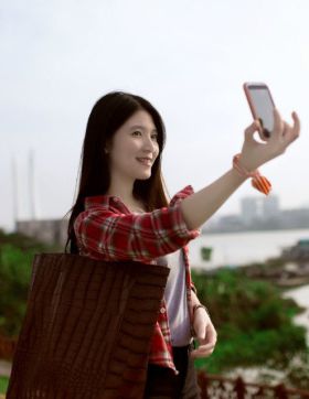 美女哦