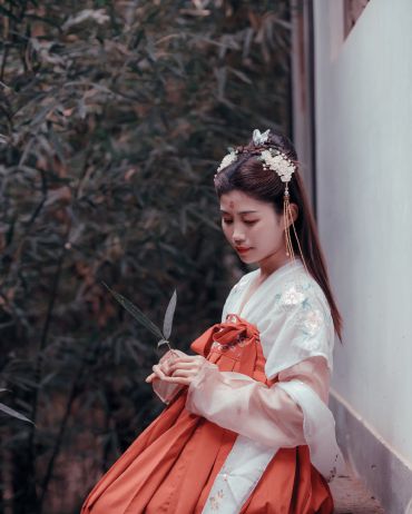 醉时休放烛花红