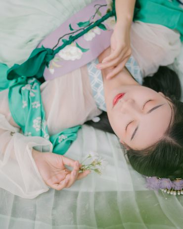处处山樱花压枝