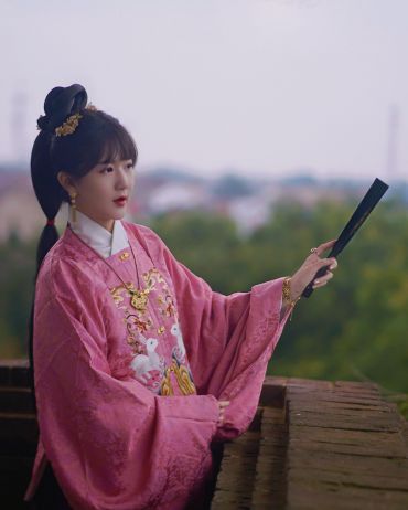 粉色明制汉服