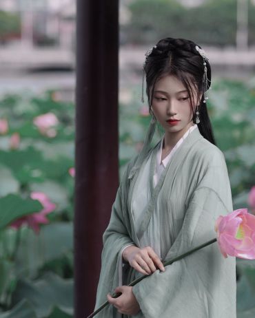 沉醉不知归路，误入藕花深处