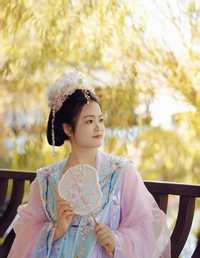 一叶知秋，物侯心声。看云卷云舒，赏一季金黄