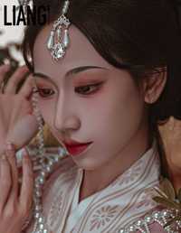 一组汉服肖像片