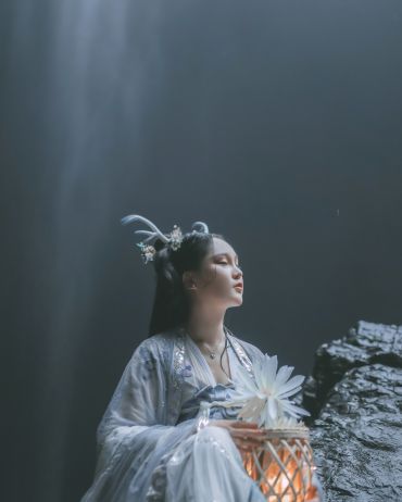 龙女岩