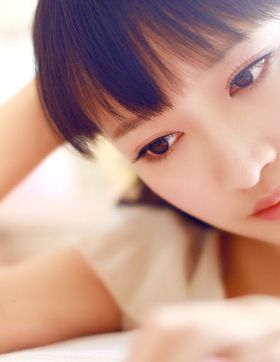 齐刘海清纯美女图片-刘海妹子闺房的秘密