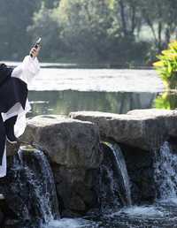 欲买桂花同载酒，终不似，少年游。 刘儒林