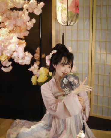 疏影横斜水清浅,暗香浮动月黄昏...