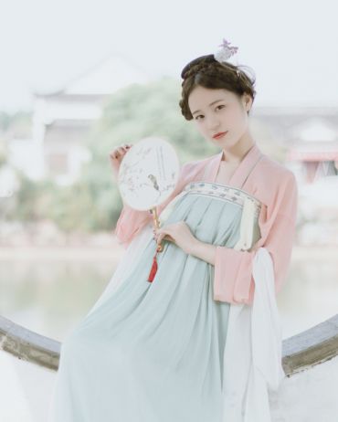 清风曼徐柳清影