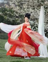 樱如雪，衣如云，人间皆是温柔。