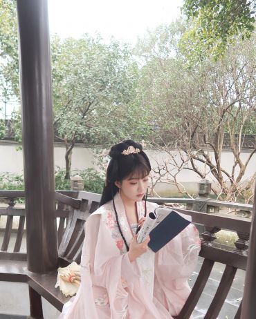 李艺彤古风造型