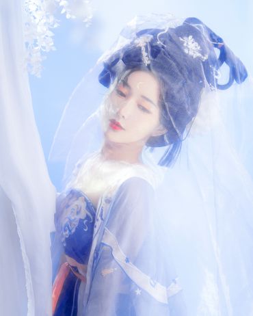 一川谈月疏星，浣沙人影娉婷