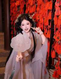 福气盈门，笑语盈盈