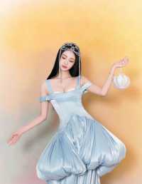 周洁琼美图分享，抹胸长裙，优雅迷人