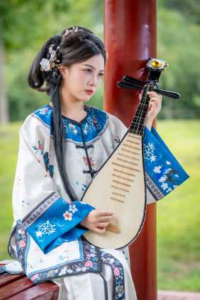 独具韵味的清汉服美女人像