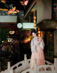 汉服美女，夜景人像。