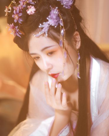 清水照影，繁花入梦来