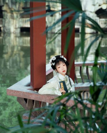拥清风花影 似故人归来