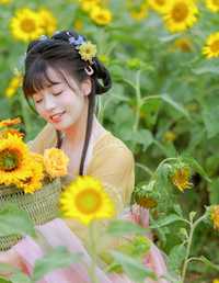 这片向日葵已经被本小姐承包了！ 琳琳
