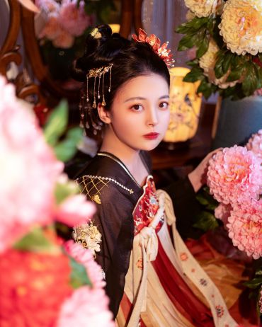 今夜月明人尽望，不知秋思落谁家