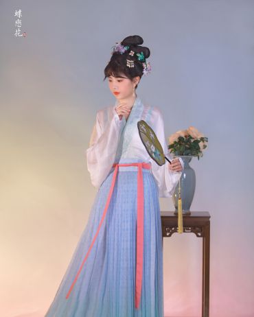 蝶恋花.推上百花如锦绣