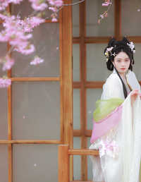 樱花雨 努力化妆的岁岁