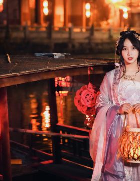 入画江南。夜景汉服拍摄