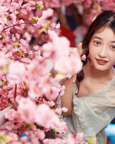 素袂沾花
